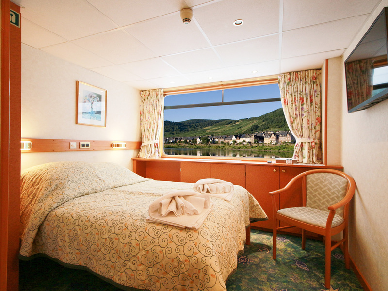 Middle Deck 1 Double Bed - Accessible Cabin Cat B